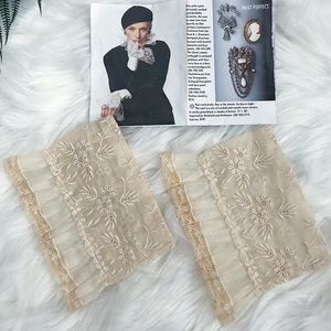 Fantastic set of Antique Lace Cuffs - c1940